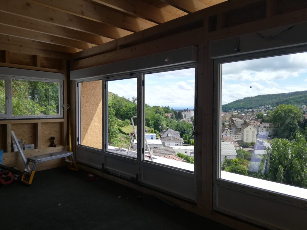 Installation de fenêtres, baies vitrées et porte de garage dans une villa à Guebwiller