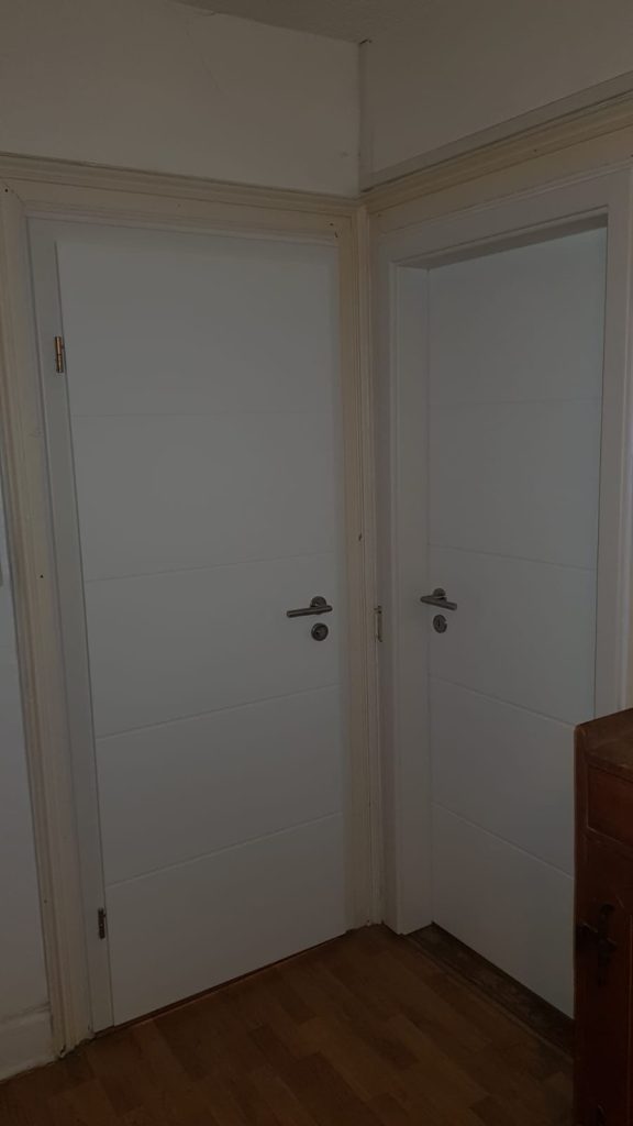 Pose de 4 portes intérieures dont une porte de salle de bain à Mulhouse