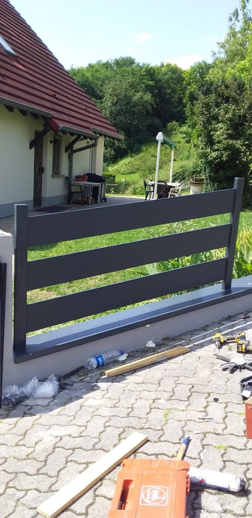 Remplacement 75 mètres linéaires d’une clôture et portillon en aluminium à Colmar dans le Haut-Rhin